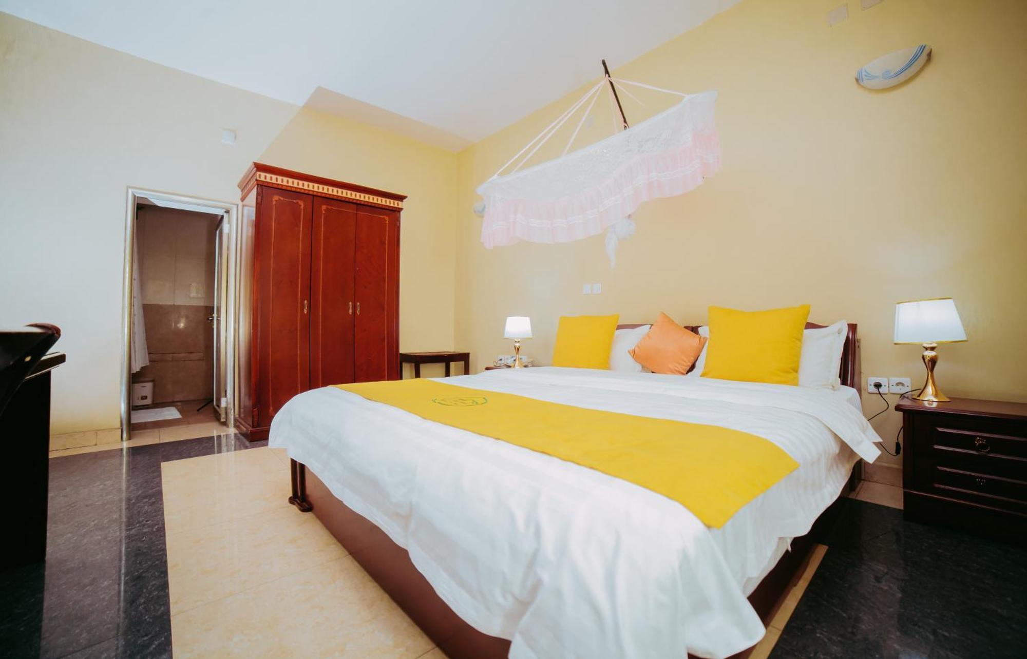 City Hill Hotel Бужумбура Екстер'єр фото