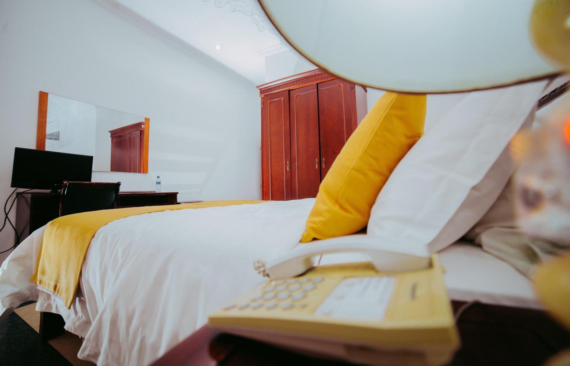City Hill Hotel Бужумбура Екстер'єр фото